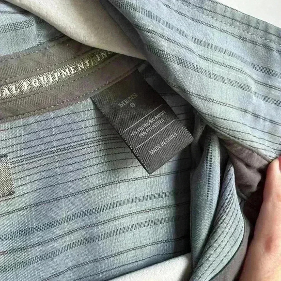 REI Button down Blue Plaid Size Mens S Small - Picture 3 of 4